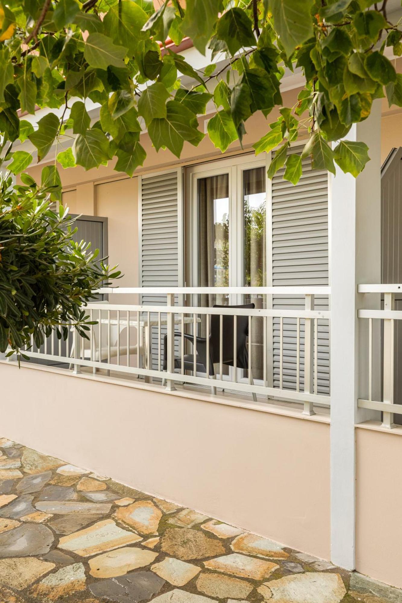 Hotel Grekas Neoi Poroi Exterior photo