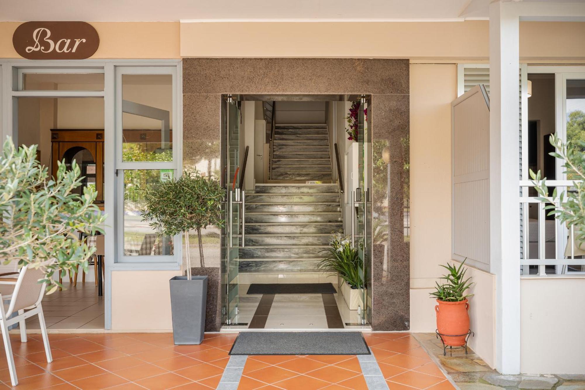 Hotel Grekas Neoi Poroi Exterior photo